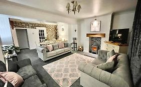 Traditional Cosy Pet Friendly Cottage By The Canal With Cymru Holidays